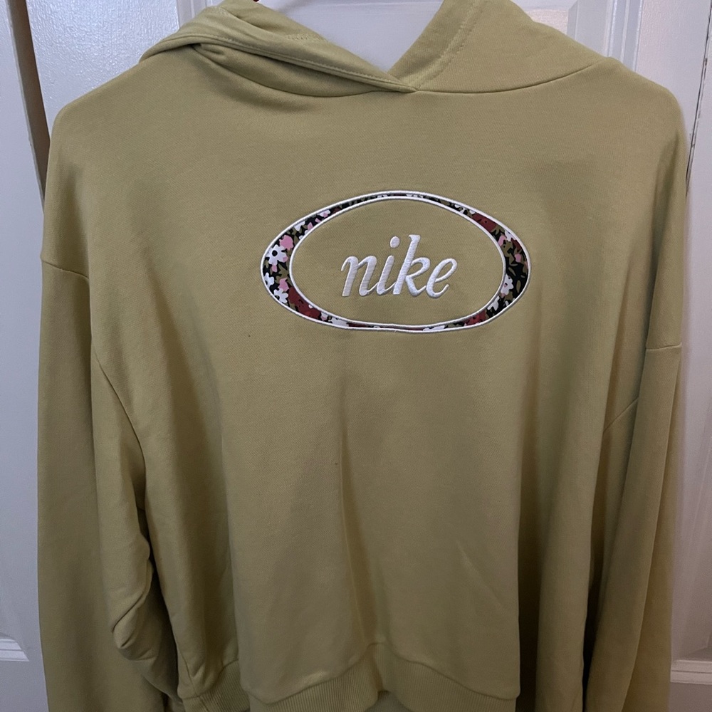 Cropped Nike hoodie